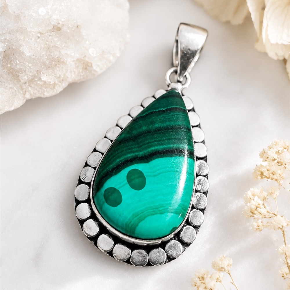 Artisan Jewelry Green Teardrop Malachite Pendant Necklace with Silver Accents